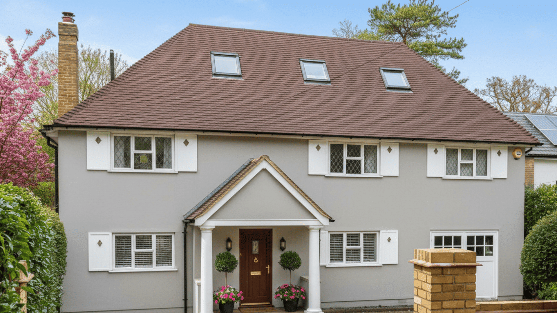 key features of a hip roof