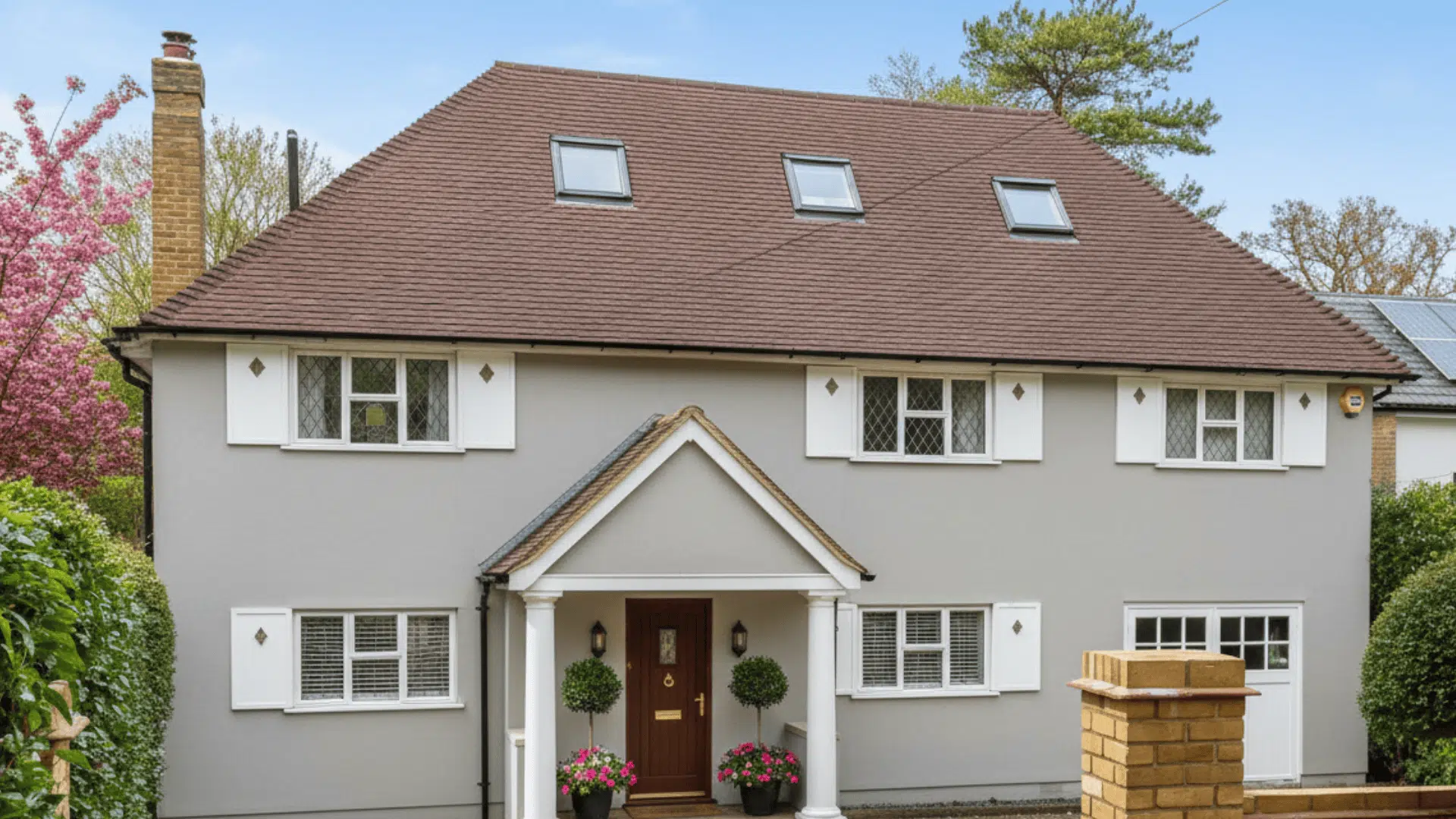 key features of a hip roof