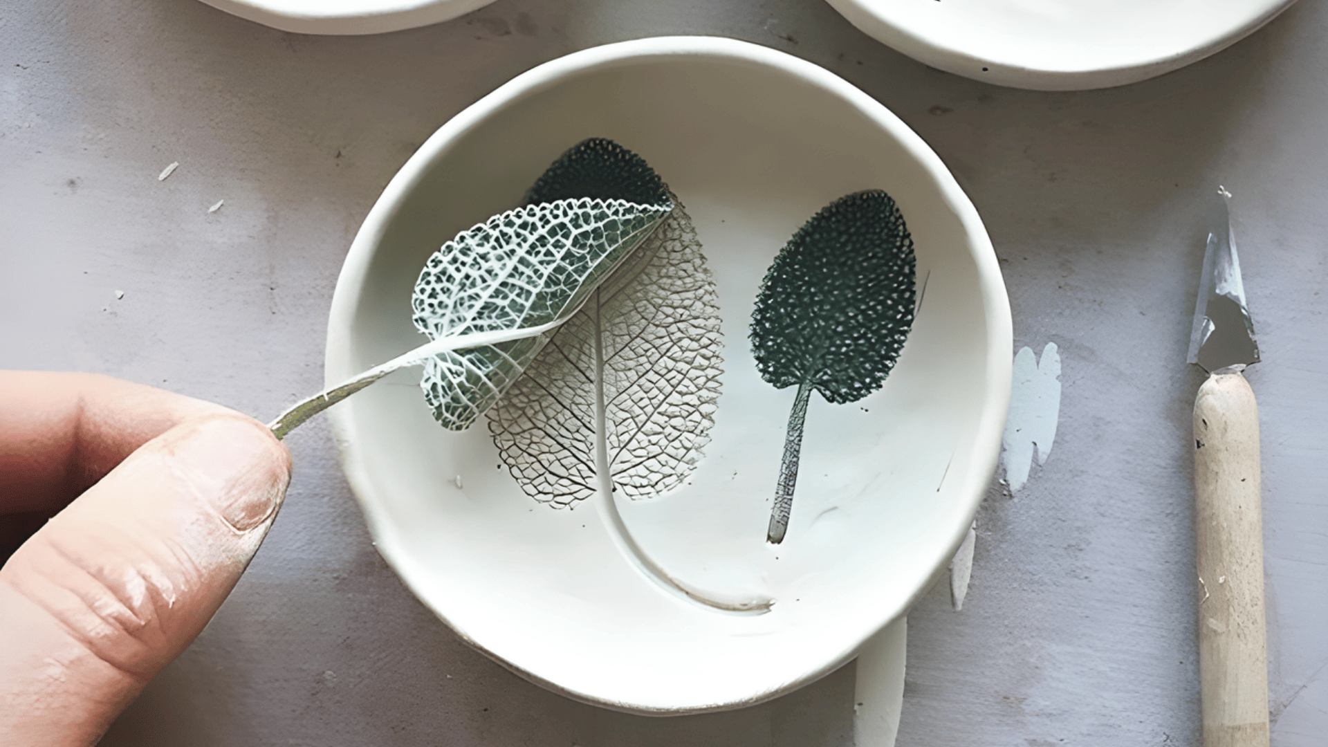 nature inspired leaf impressions pots pinch pot ideas